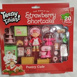 Teeny Tynies Strawberry Shortcake Pastry Cafe Playset